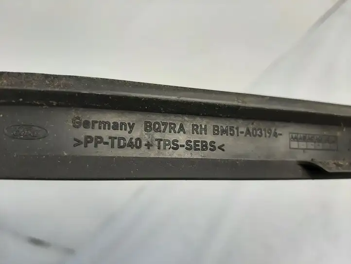 Ford Focus (2011 - 2015) BM51A03194 Накладка стоек лобового стекла — фото 4