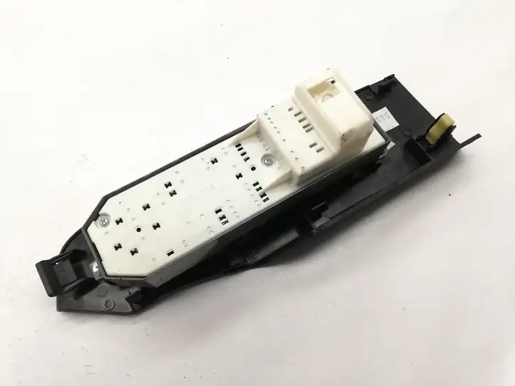 Toyota Auris E180 (2012 - 2018) 7423202E20 Блок кнопок стеклоподъемников — фото 2