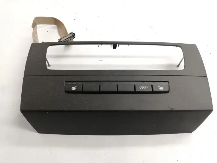 BMW 3 E90 E91 (2005 - 2012) 9120979 Кнопка фаркопа в багажнике — фото 1