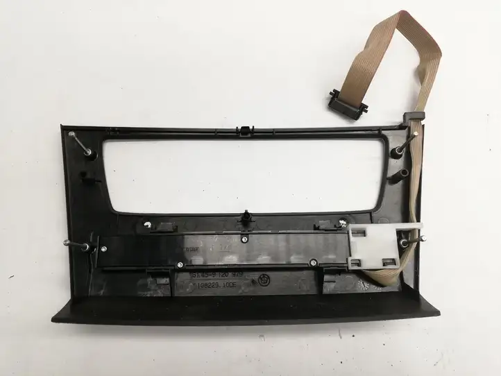 BMW 3 E90 E91 (2005 - 2012) 9120979 Кнопка фаркопа в багажнике — фото 2