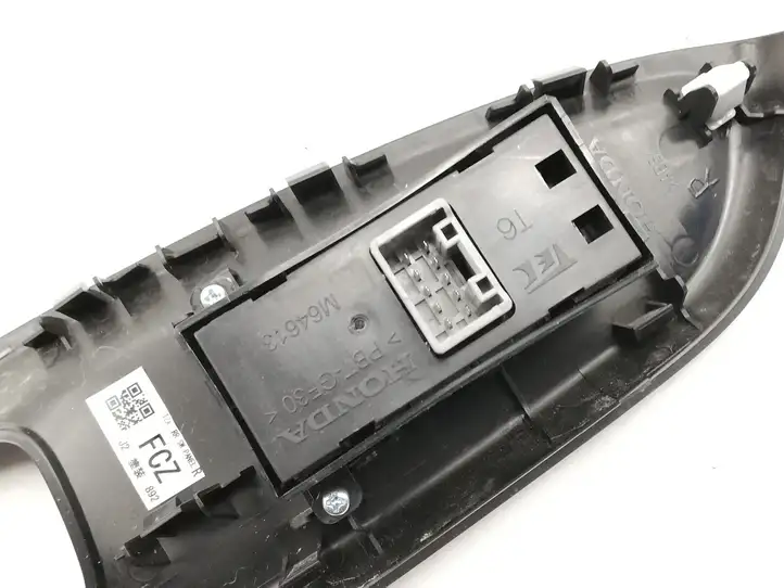 Honda (2020 - ) M64612 Кнопка стеклоподъемников — фото 3