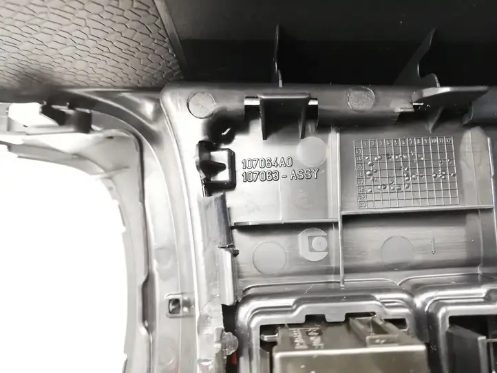 Toyota Yaris (2014 - 2019) Подлокотник — фото 6