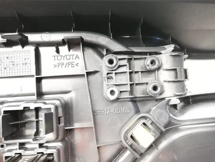 Toyota Yaris (2014 - 2019) Подлокотник — фото 7