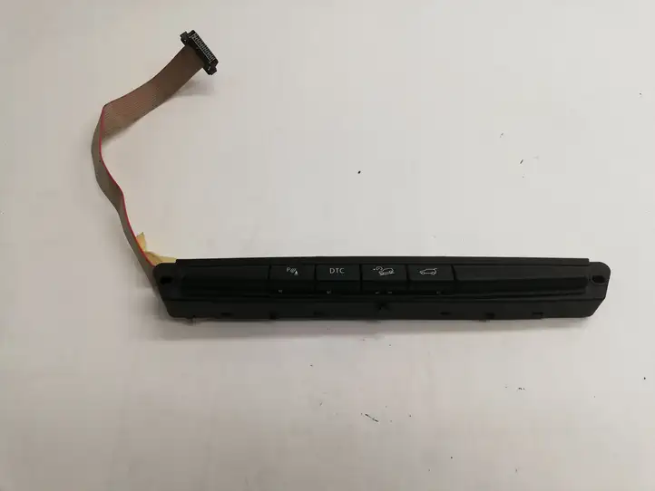 BMW X5 E70 (2006 - 2013) 6972780 Кнопка фаркопа в багажнике — фото 4