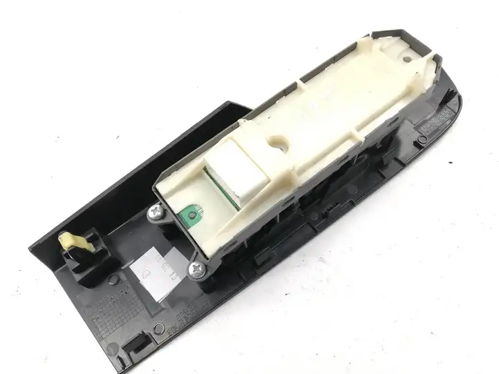 Toyota Auris E180 (2012 - 2018) 7423202E20 Кнопка стеклоподъемников — фото 2
