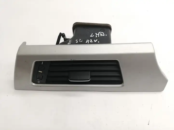 BMW 3 E90 E91 (2005 - 2012) 9130459 Воздушная решетка панели — фото 1