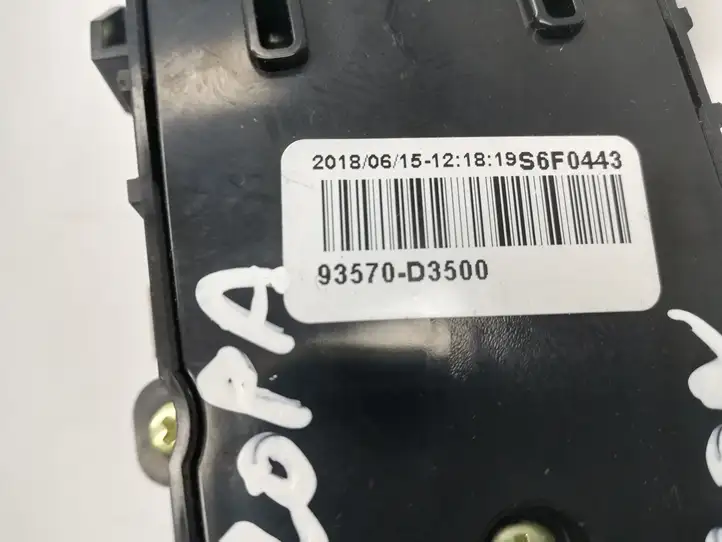 Hyundai Tucson TL (2015 - ) 93570D3500 Кнопка стеклоподъемников — фото 4