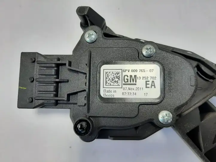 Opel Astra J (2009 - 2012) 13252702 Педаль акселератора — фото 3