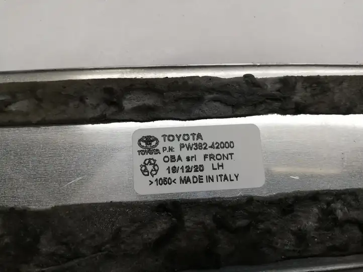 Toyota RAV 4 (XA50) (2018 - ) Внутренняя обшивка порога (комплект) — фото 6