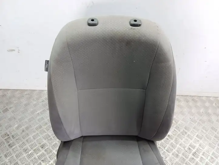 Toyota Prius (XW20) (2003 - 2009) Переднее сиденье пассажира — фото 2