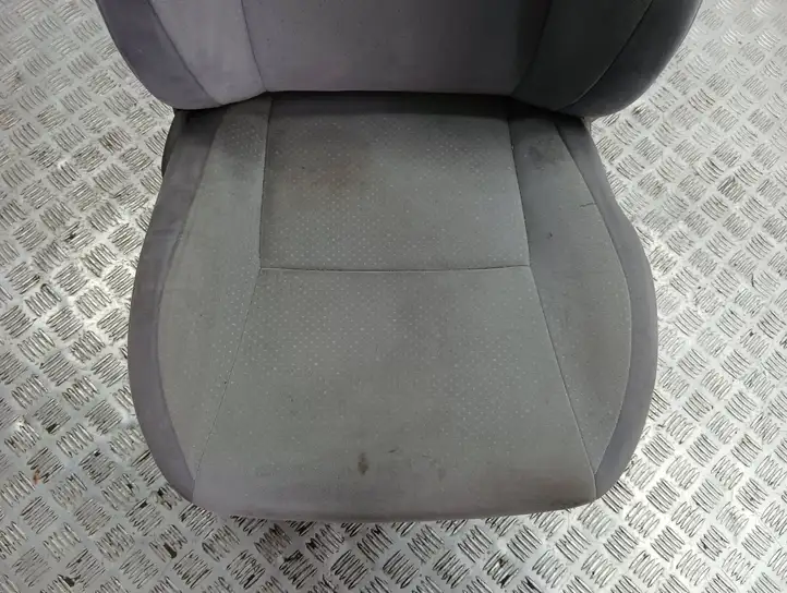 Toyota Prius (XW20) (2003 - 2009) Переднее сиденье пассажира — фото 4