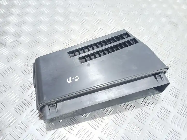 Land Rover Range Rover L322 (2005 - 2009) 8385388 Вентиляционная решетка кузова — фото 3