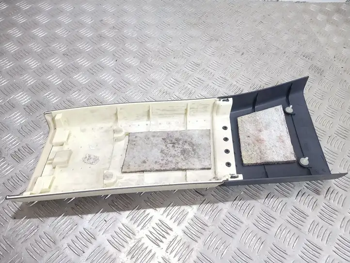 Land Rover Range Rover L322 (2005 - 2009) 8268852 Нижняя обшивка стойки B — фото 2