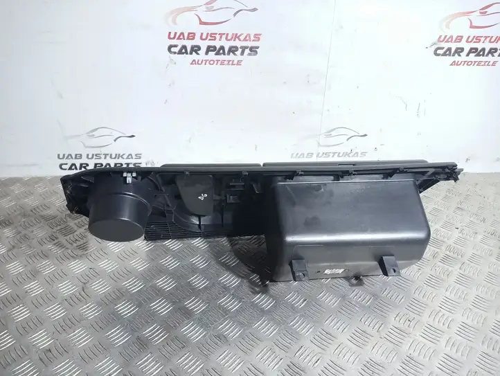 Land Rover Discovery 3 - LR3 (2004 - 2009) ESJ501000 Ящик для хранения в багажнике — фото 2