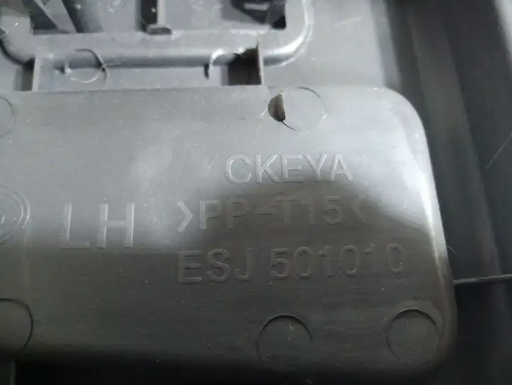 Land Rover Discovery 3 - LR3 (2004 - 2009) ESJ501010 Ящик для хранения в багажнике — фото 4