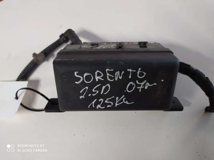 Kia Sorento (2006 - 2009)  OK53A67BX1 Блок монтирования реле