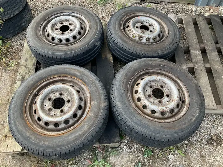 Mercedes-Benz Sprinter W901 W902 W903 W904 (1995 - 2007) A9034011402 Стальной штампованный диск R15 — фото 1