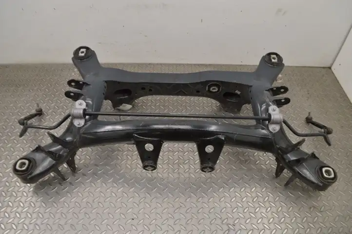 BMW 4 F32 F33 (2013 - 2017)  6851658 Задняя траверса