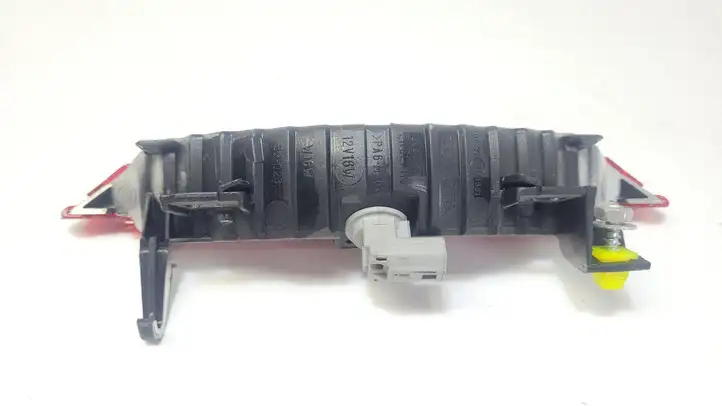 Toyota Yaris (2003 - 2005) E111651 Дополнительный стоп фонарь — фото 4