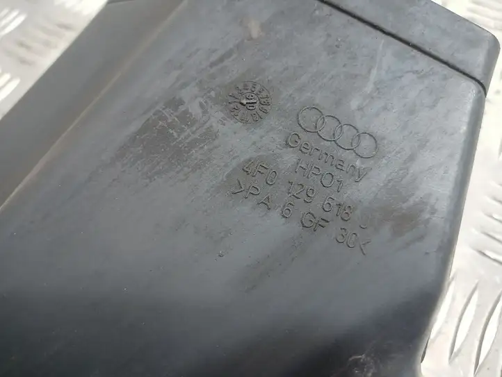 Audi A6 S6 C6 4F (2004 - 2008) 4F0129618J Детали воздухозаборника — фото 4