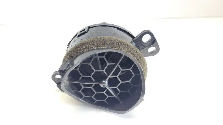 Toyota Yaris (2003 - 2005) 556500D050 Центральный воздушный дефлектор — фото 2