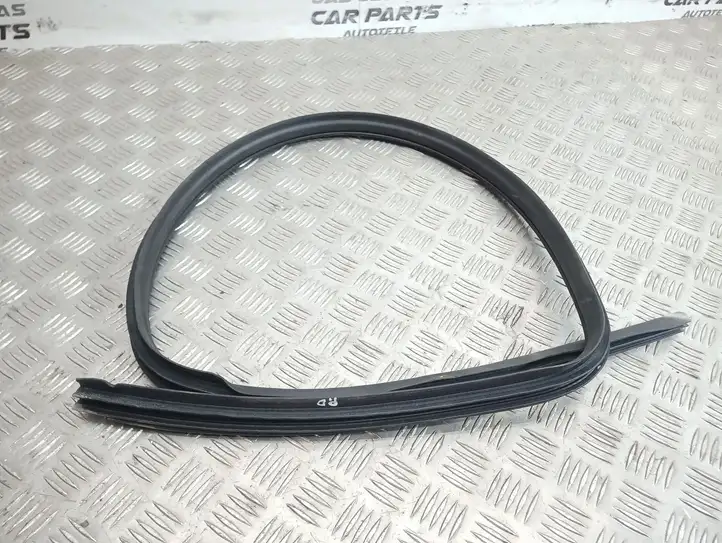 Toyota Yaris (2003 - 2005) Уплотнитель передней двери (кузов) — фото 2