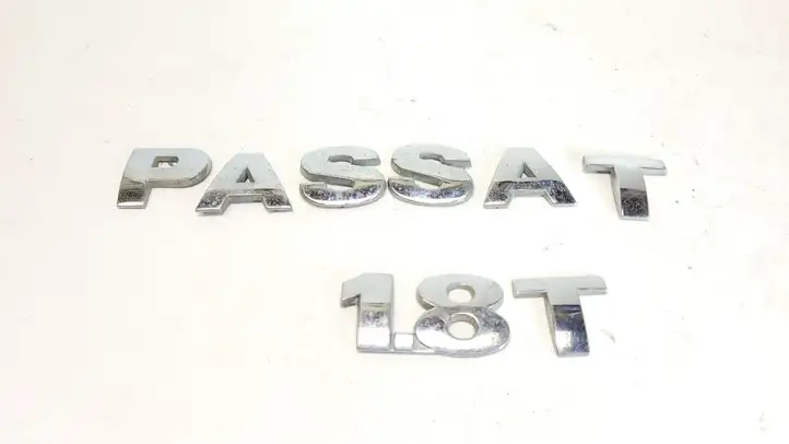 Volkswagen PASSAT B5.5 (2001 - 2005) Эмблема производителя — фото 1