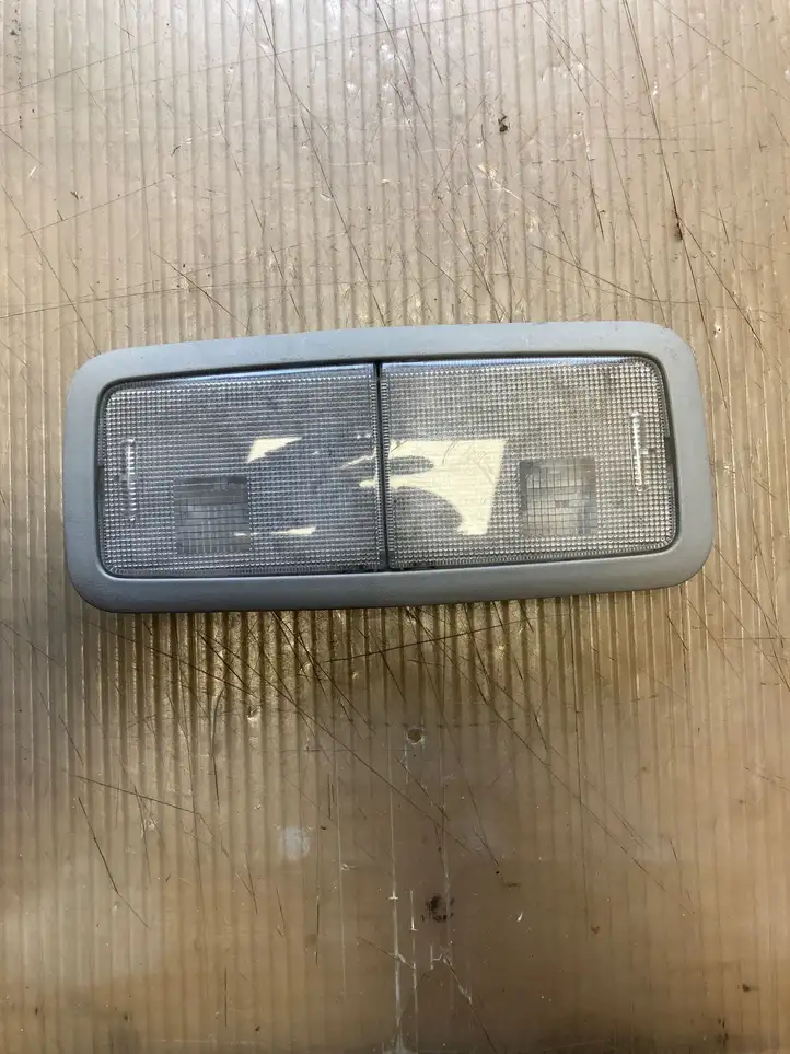 Toyota Avensis T270 (2009 - 2012) 8125005030 Передняя подсветка — фото 1