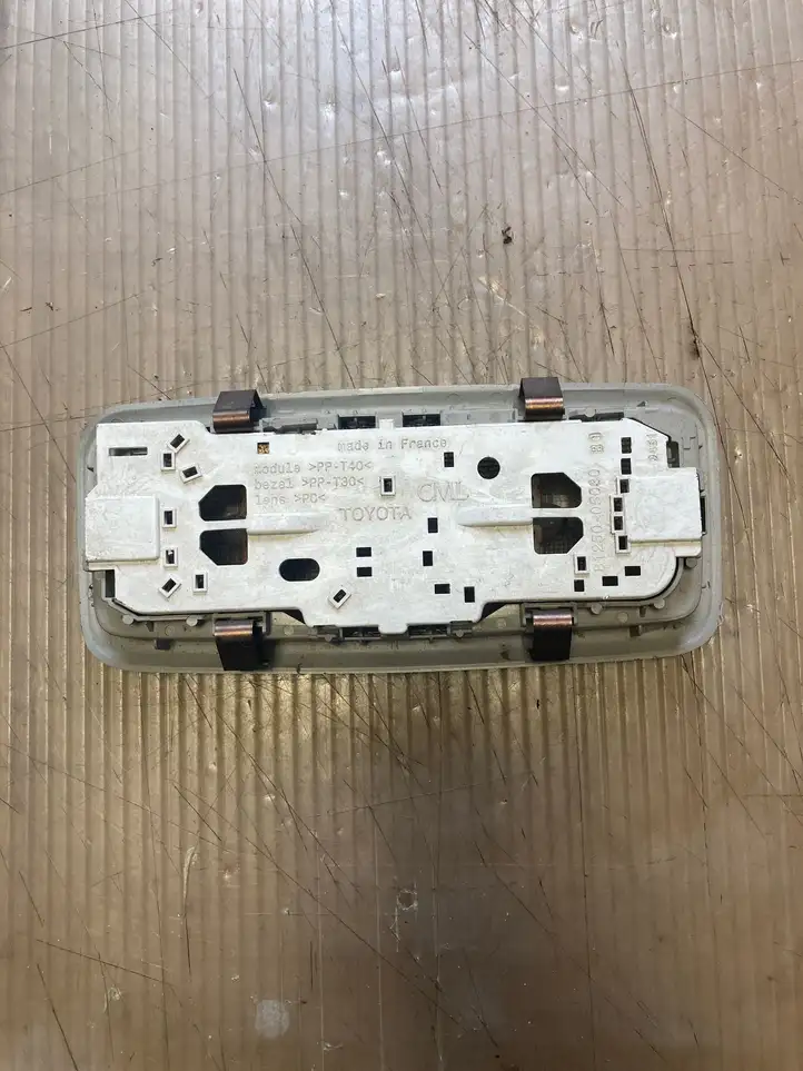 Toyota Avensis T270 (2009 - 2012) 8125005030 Передняя подсветка — фото 2