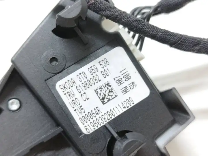 Skoda Octavia Mk2 (1Z) (2004 - 2013) 3T0959538 Кнопки на рулевом колесе — фото 7