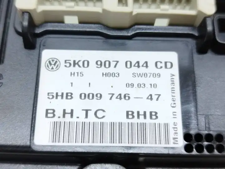 Volkswagen PASSAT B6 (2005 - 2010) 5K0907044CD Блок управления климат-контролем — фото 7