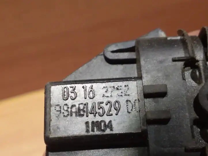 Ford Focus (1998 - 2004) 98AB14529 Кнопка стеклоподъемников — фото 2