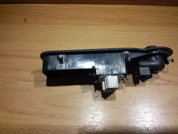 Renault Modus (2004 - 2007) 8200277630 Кнопка стеклоподъемников — фото 2