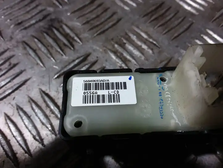 Dodge Caliber (2006 - 2012) 56040693AD Кнопка стеклоподъемников — фото 2