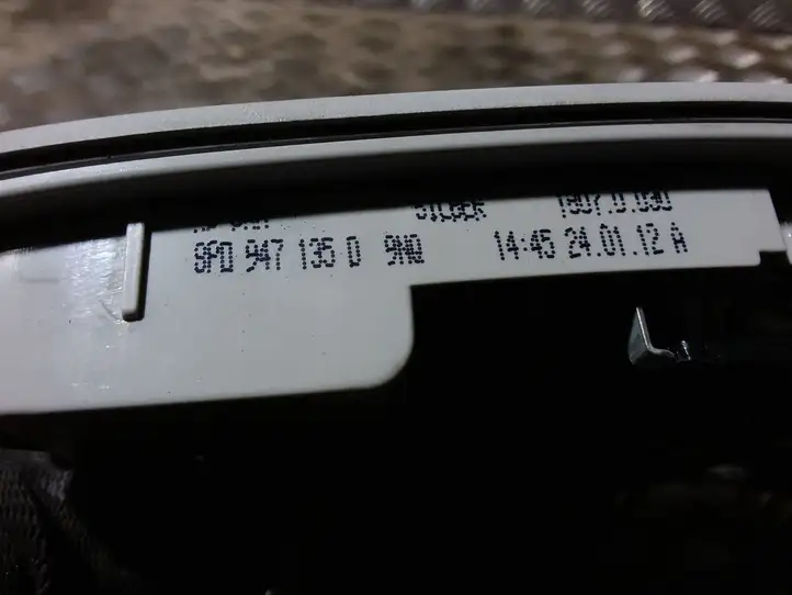 Audi A3/S3 8P (2008 - 2013) 8P0947135D Передняя подсветка — фото 2