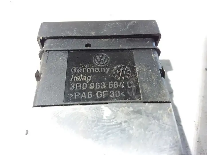 Volkswagen PASSAT B5.5 (2001 - 2005) 3B0963564C Включатель обогрева — фото 3