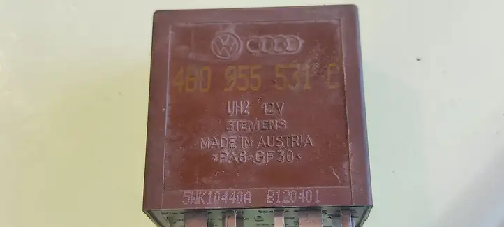 Volkswagen PASSAT B5.5 (2001 - 2005) 4B0955531C Реле стеклоочистителей — фото 3