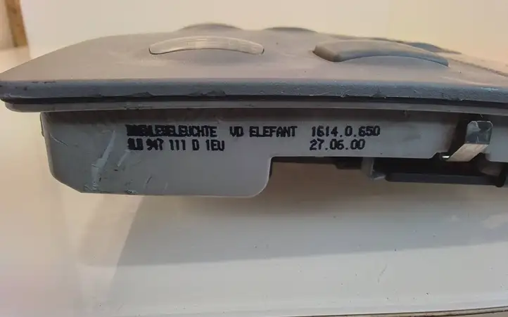 Audi A3/S3 8L (1996 - 2000) 947111D1EU Передняя подсветка — фото 2