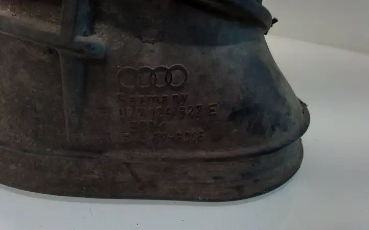 Audi A6 S6 C5 4B (1997 - 2001) 077129627B Детали воздухозаборника — фото 2