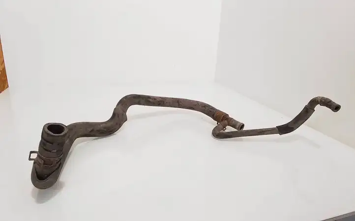 Mazda 6 (2002 - 2005) Трубка подачи воздуха — фото 2
