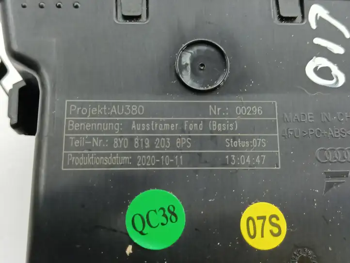 Audi A3/S3 8Y (2020 - ) 8Y0819203 Задний воздушный дефлектор — фото 2