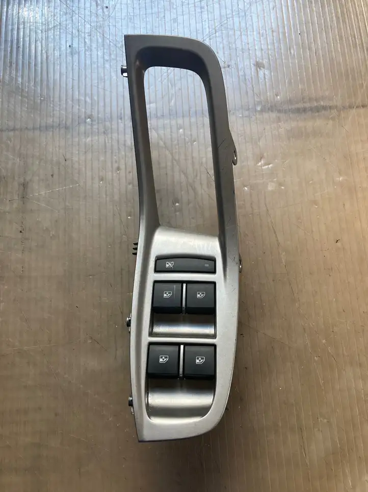 Chevrolet Orlando (2010 - 2015) 13310205 Блок кнопок стеклоподъемников — фото 1