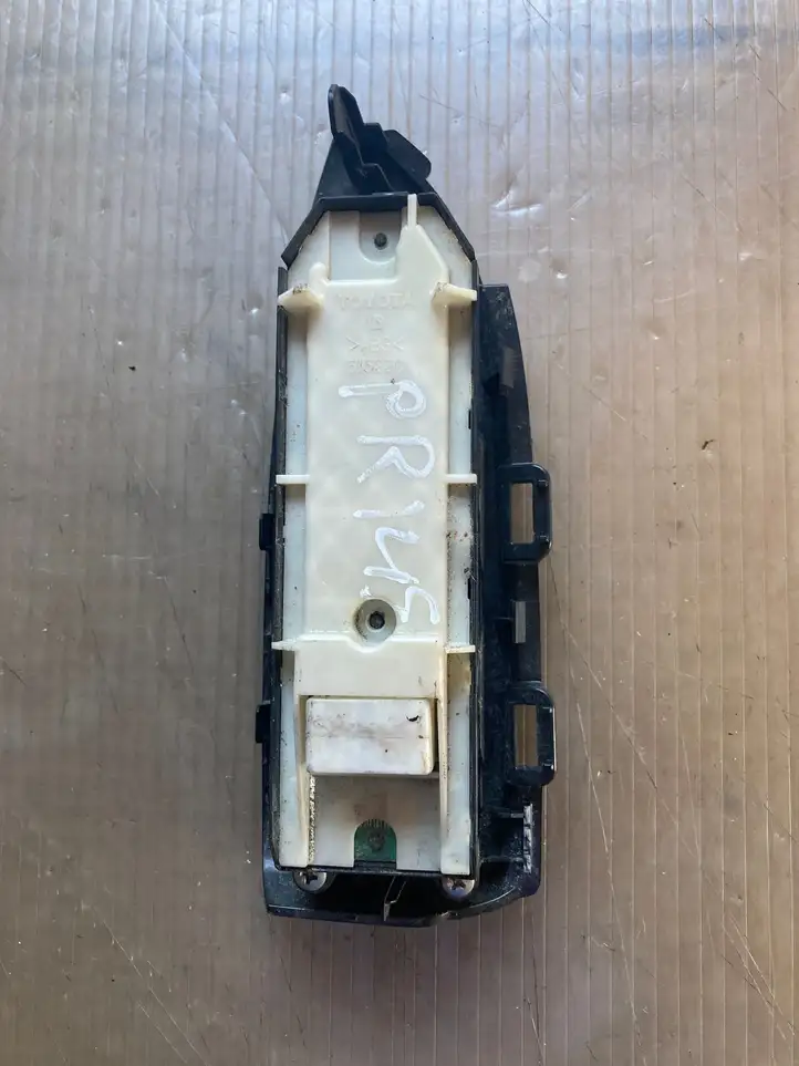 Toyota Prius (XW30) (2009 - 2015) 515220 Блок кнопок стеклоподъемников — фото 2