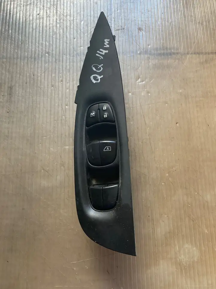 Nissan Qashqai (2013 - 2017) 13Y04SD Блок кнопок стеклоподъемников — фото 1