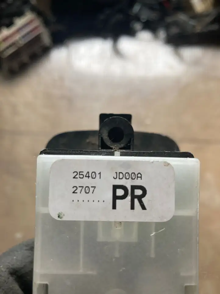 Nissan Qashqai (2006 - 2010) 25401JD00A Кнопка стеклоподъемников — фото 3
