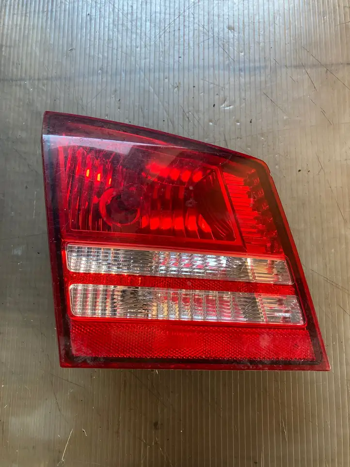 Dodge Journey (2007 - 2011) 04806369AB Задний фонарь в крышке багажника — фото 1