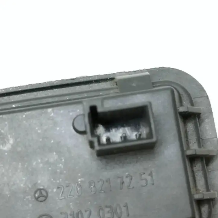 Mercedes-Benz S W220 (1998 - 2006) 2208217251 Кнопка закрытия багажника — фото 4