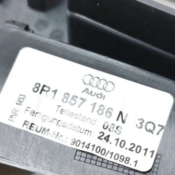 Audi Q5 SQ5 (2008 - 2012) 8R1857186N Отделка магнитолы — фото 7