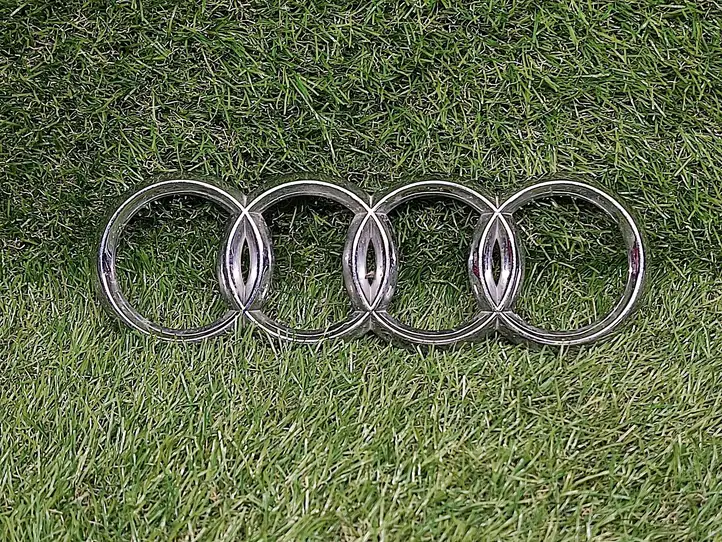 Audi A8 S8 D2 4D (1999 - 2002) 4D0853742A Эмблема производителя — фото 1