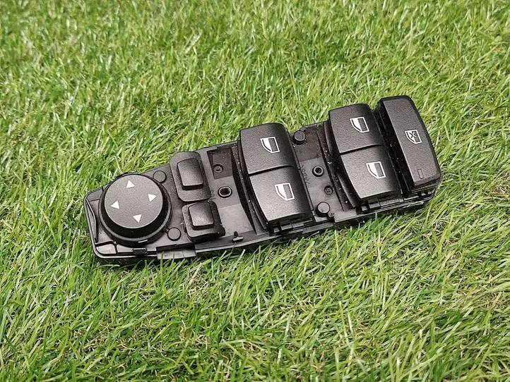 BMW 3 F30 F35 F31 (2012 - 2018) 9208111 Блок кнопок стеклоподъемников — фото 1